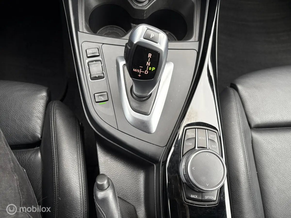 118i Sport Line AUTOMAAT/LEER/SCHADE