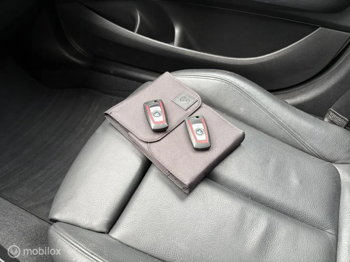 118i Sport Line AUTOMAAT/LEER/SCHADE