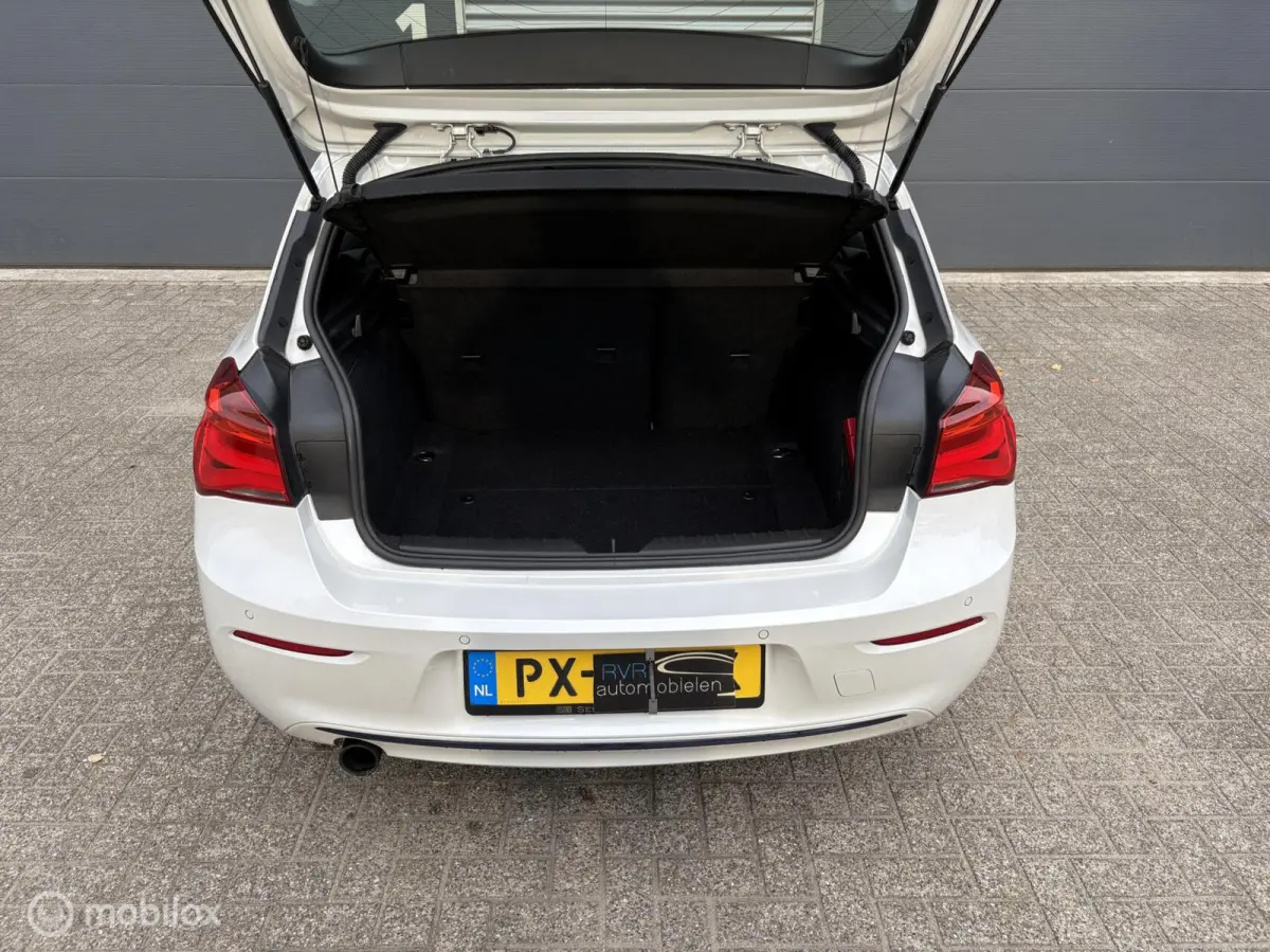 118i Sport Line AUTOMAAT/LEER/SCHADE