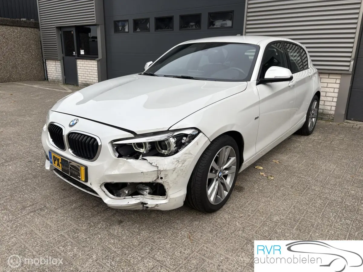 118i Sport Line AUTOMAAT/LEER/SCHADE