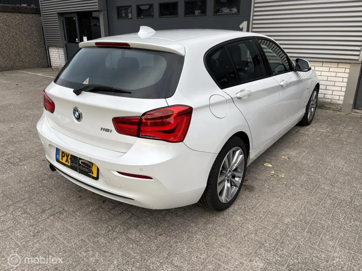 118i Sport Line AUTOMAAT/LEER/SCHADE
