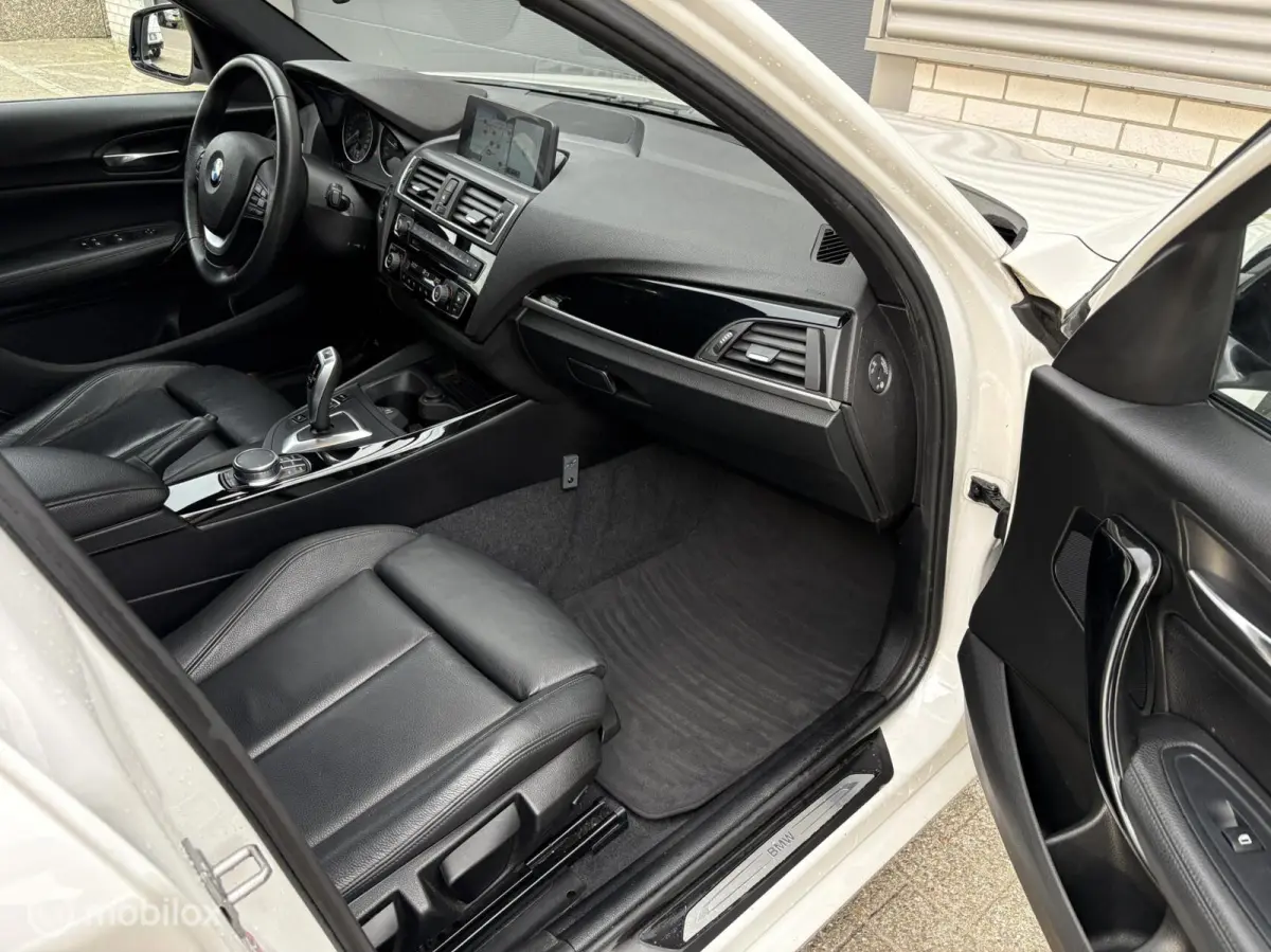 118i Sport Line AUTOMAAT/LEER/SCHADE