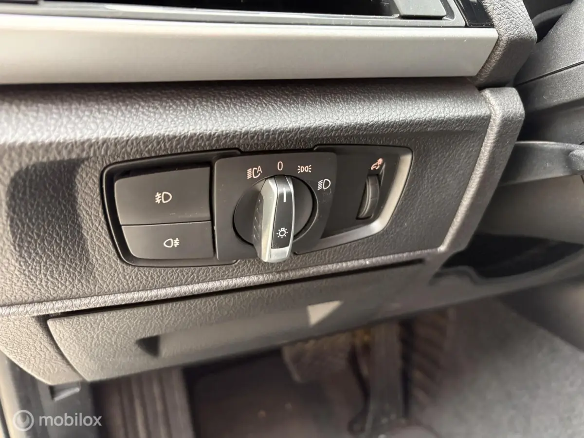 118i Sport Line AUTOMAAT/LEER/SCHADE