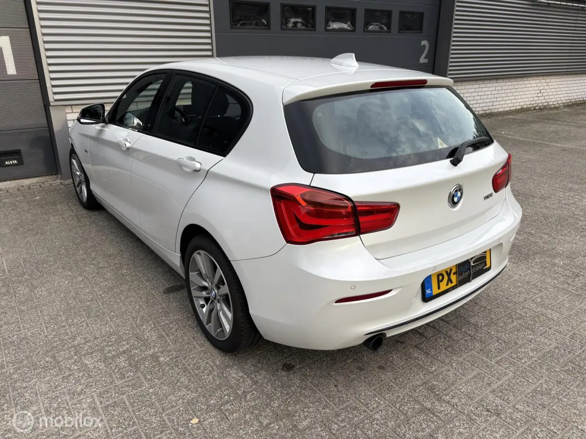 118i Sport Line AUTOMAAT/LEER/SCHADE