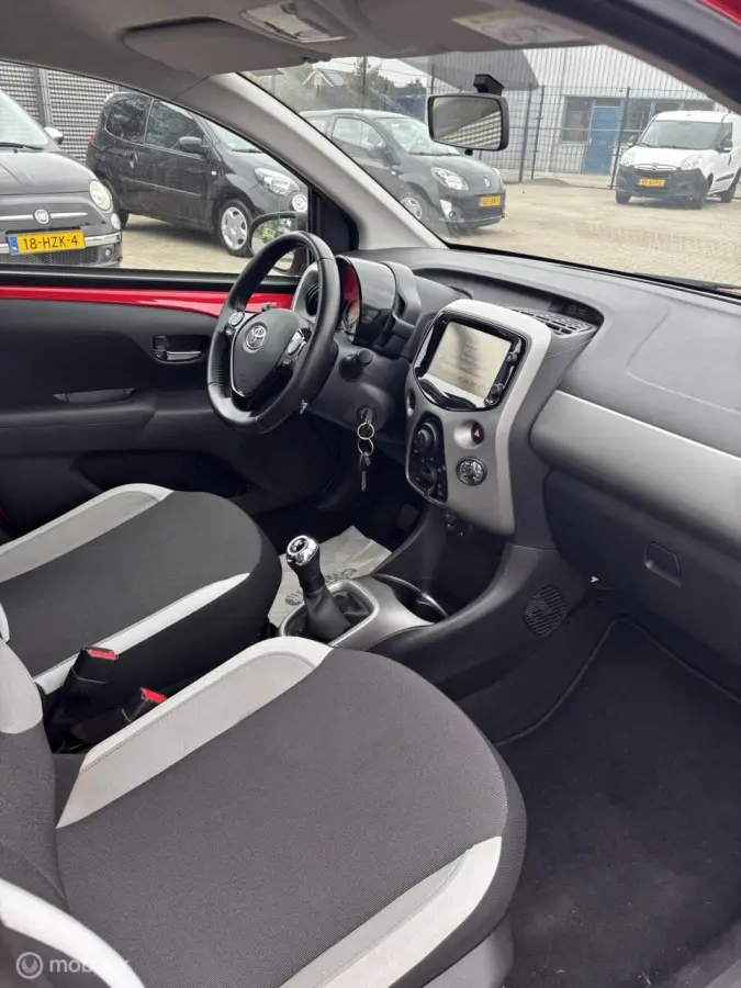 1.0 VVT-i x-play camera navi cruise co