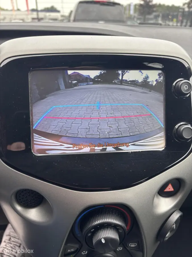 1.0 VVT-i x-play camera navi cruise co