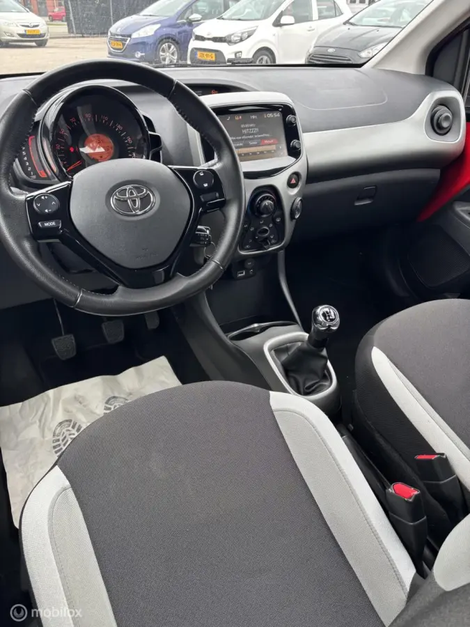 1.0 VVT-i x-play camera navi cruise co