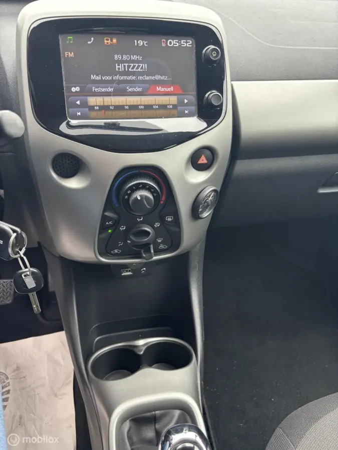 1.0 VVT-i x-play camera navi cruise co