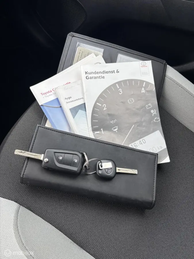 1.0 VVT-i x-play camera navi cruise co