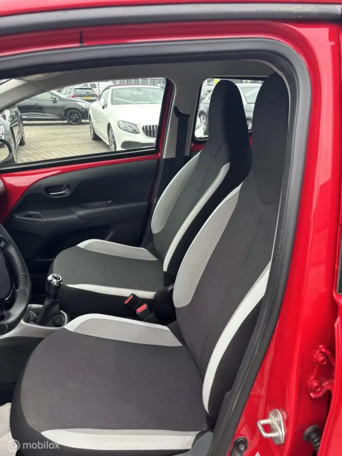 1.0 VVT-i x-play camera navi cruise co