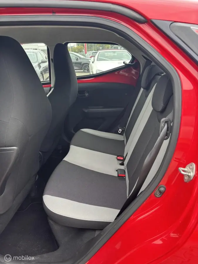 1.0 VVT-i x-play camera navi cruise co