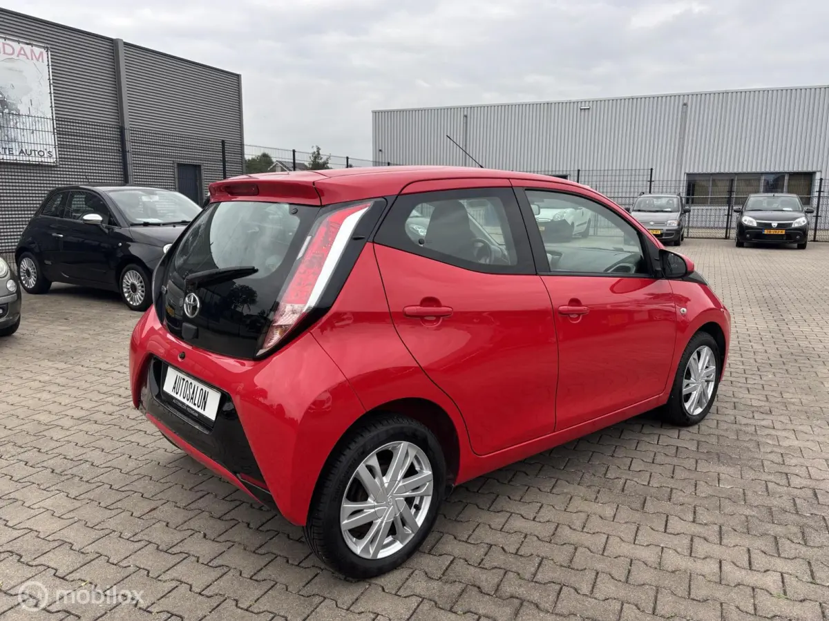1.0 VVT-i x-play camera navi cruise co