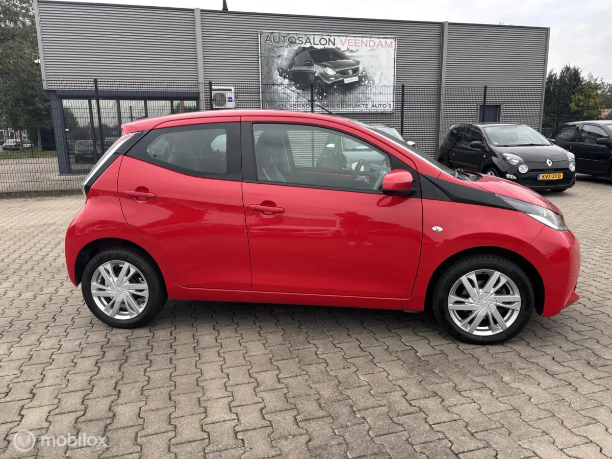 1.0 VVT-i x-play camera navi cruise co