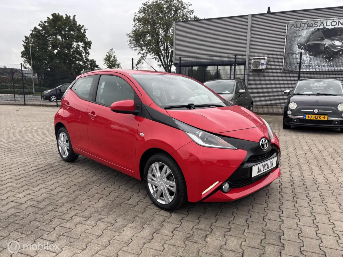 1.0 VVT-i x-play camera navi cruise co