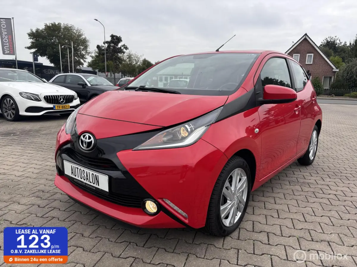 1.0 VVT-i x-play camera navi cruise co