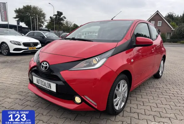 1.0 VVT-i x-play camera navi cruise co