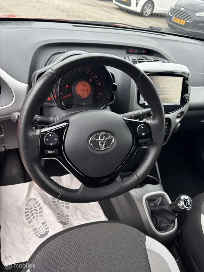 1.0 VVT-i x-play camera navi cruise co