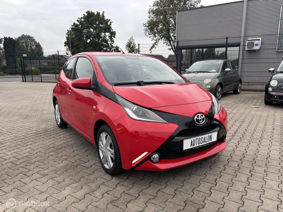 1.0 VVT-i x-play camera navi cruise co