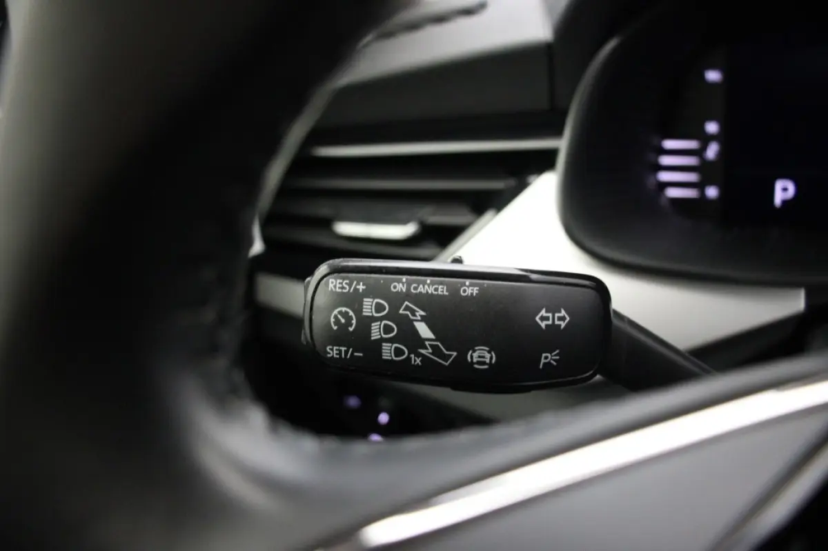 1.0 TSI Ambition Automaat - Digitaal Cockpit, Carplay, Cruise