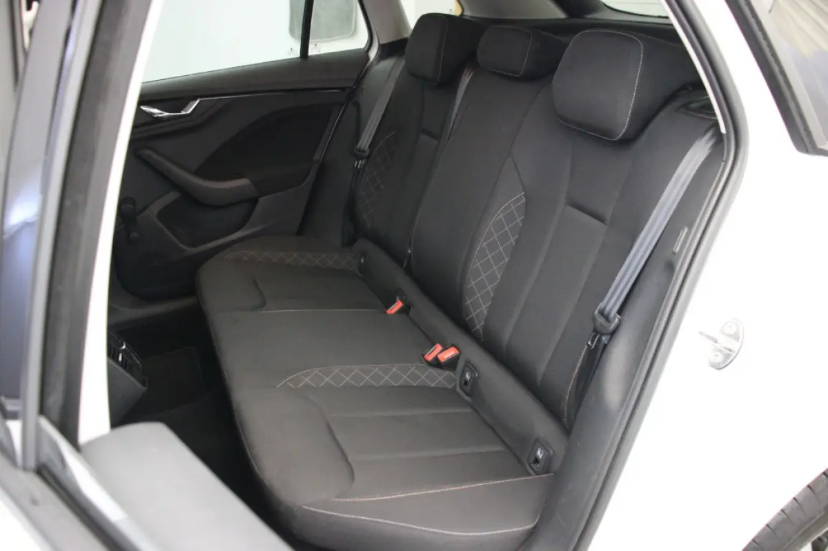 1.0 TSI Ambition Automaat - Digitaal Cockpit, Carplay, Cruise