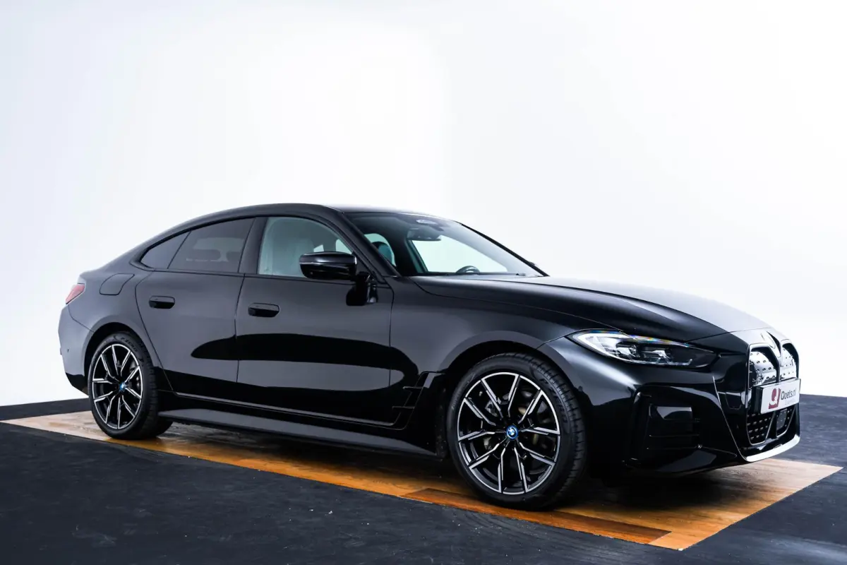 eDrive35 70 kWh M Sport - Trekhaak - Driving Assistant Professional - Harman Kardon - Parking Assistant Plus - Stuurwielrand verwarmd - Comfort Access - BMW Live Cockpit Professional -