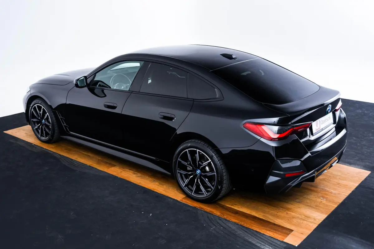eDrive35 70 kWh M Sport - Trekhaak - Driving Assistant Professional - Harman Kardon - Parking Assistant Plus - Stuurwielrand verwarmd - Comfort Access - BMW Live Cockpit Professional -