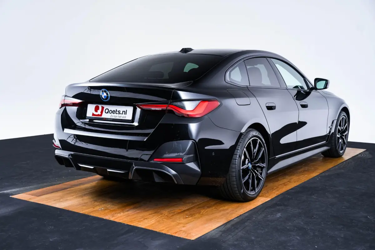 eDrive35 70 kWh M Sport - Trekhaak - Driving Assistant Professional - Harman Kardon - Parking Assistant Plus - Stuurwielrand verwarmd - Comfort Access - BMW Live Cockpit Professional -