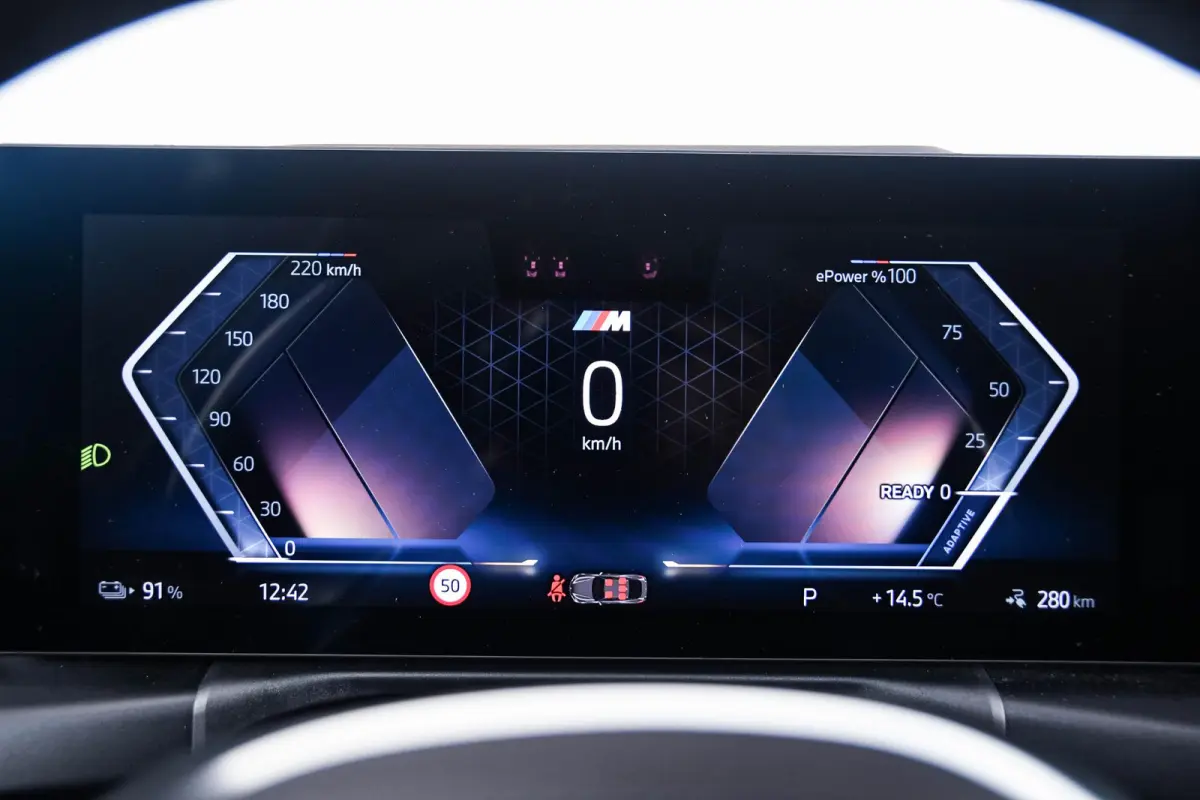 eDrive35 70 kWh M Sport - Trekhaak - Driving Assistant Professional - Harman Kardon - Parking Assistant Plus - Stuurwielrand verwarmd - Comfort Access - BMW Live Cockpit Professional -