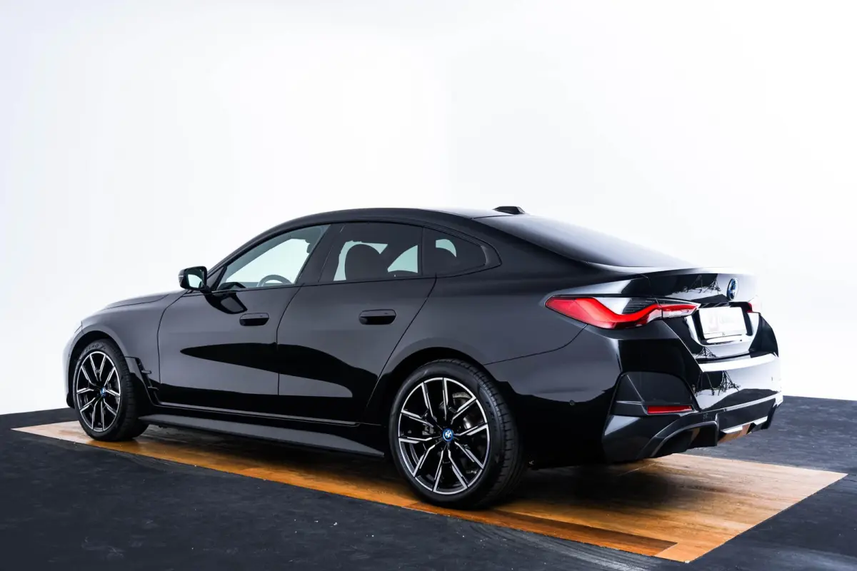 eDrive35 70 kWh M Sport - Trekhaak - Driving Assistant Professional - Harman Kardon - Parking Assistant Plus - Stuurwielrand verwarmd - Comfort Access - BMW Live Cockpit Professional -