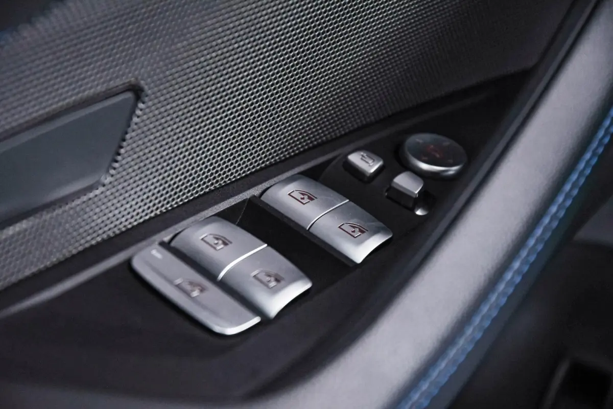 eDrive35 70 kWh M Sport - Trekhaak - Driving Assistant Professional - Harman Kardon - Parking Assistant Plus - Stuurwielrand verwarmd - Comfort Access - BMW Live Cockpit Professional -