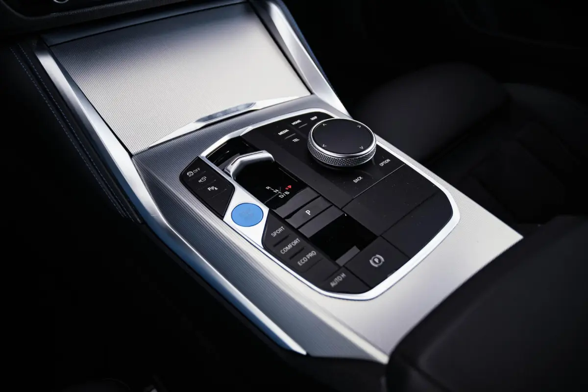 eDrive35 70 kWh M Sport - Trekhaak - Driving Assistant Professional - Harman Kardon - Parking Assistant Plus - Stuurwielrand verwarmd - Comfort Access - BMW Live Cockpit Professional -