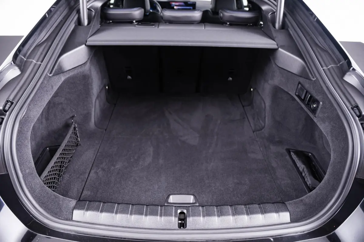 eDrive35 70 kWh M Sport - Trekhaak - Driving Assistant Professional - Harman Kardon - Parking Assistant Plus - Stuurwielrand verwarmd - Comfort Access - BMW Live Cockpit Professional -