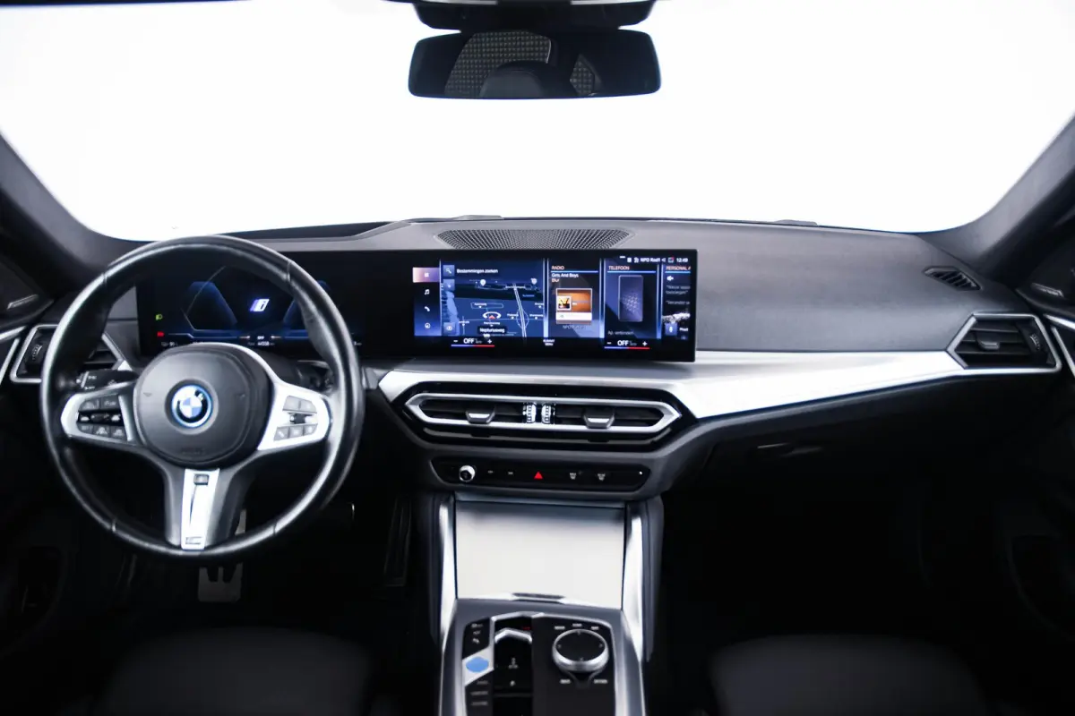 eDrive35 70 kWh M Sport - Trekhaak - Driving Assistant Professional - Harman Kardon - Parking Assistant Plus - Stuurwielrand verwarmd - Comfort Access - BMW Live Cockpit Professional -