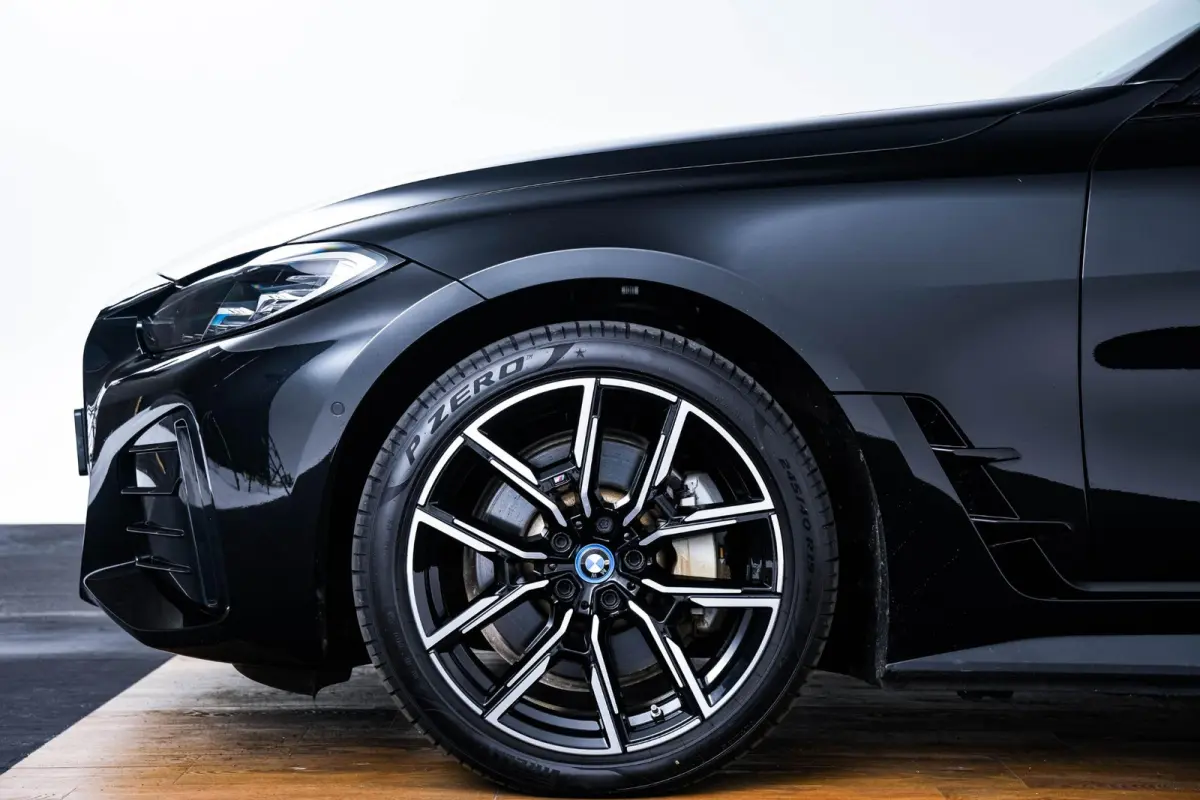eDrive35 70 kWh M Sport - Trekhaak - Driving Assistant Professional - Harman Kardon - Parking Assistant Plus - Stuurwielrand verwarmd - Comfort Access - BMW Live Cockpit Professional -