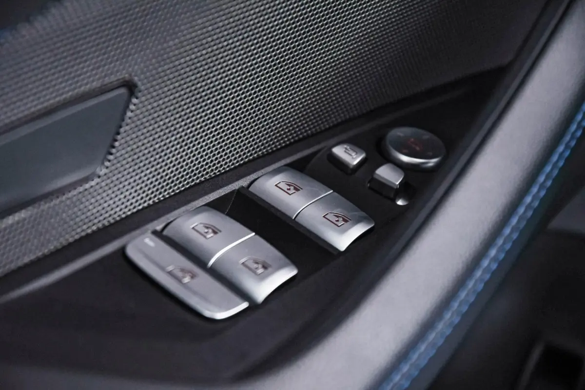 eDrive35 70 kWh M Sport - Trekhaak - Driving Assistant Professional - Harman Kardon - Parking Assistant Plus - Stuurwielrand verwarmd - Comfort Access - BMW Live Cockpit Professional -