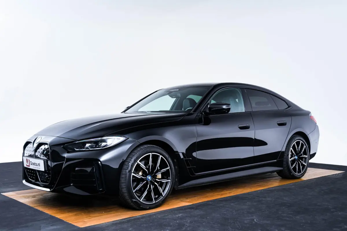 eDrive35 70 kWh M Sport - Trekhaak - Driving Assistant Professional - Harman Kardon - Parking Assistant Plus - Stuurwielrand verwarmd - Comfort Access - BMW Live Cockpit Professional -