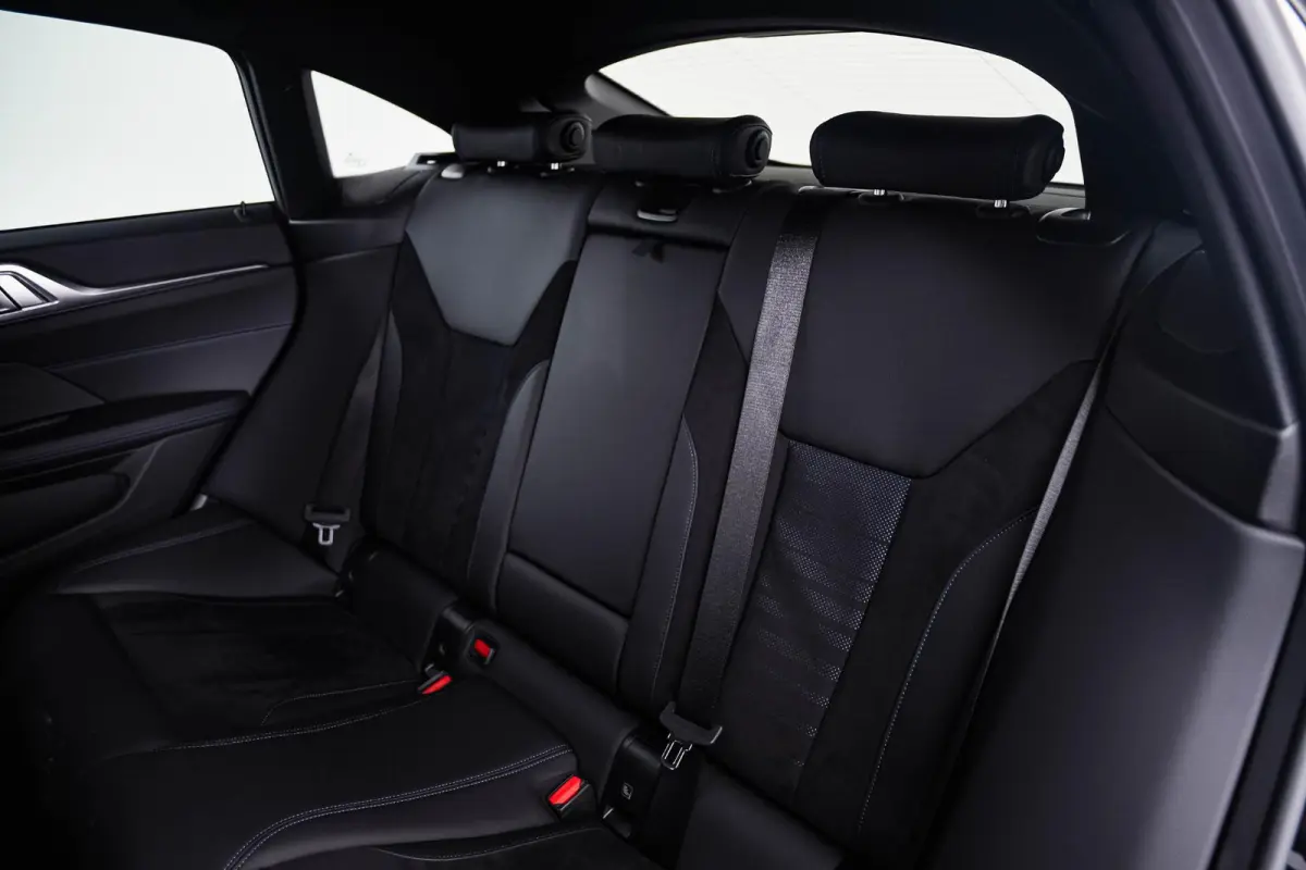 eDrive35 70 kWh M Sport - Trekhaak - Driving Assistant Professional - Harman Kardon - Parking Assistant Plus - Stuurwielrand verwarmd - Comfort Access - BMW Live Cockpit Professional -