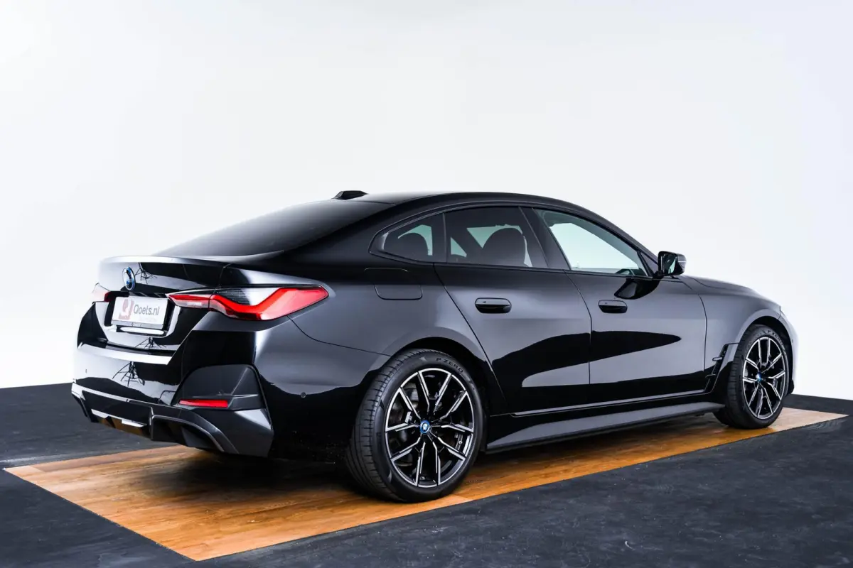 eDrive35 70 kWh M Sport - Trekhaak - Driving Assistant Professional - Harman Kardon - Parking Assistant Plus - Stuurwielrand verwarmd - Comfort Access - BMW Live Cockpit Professional -