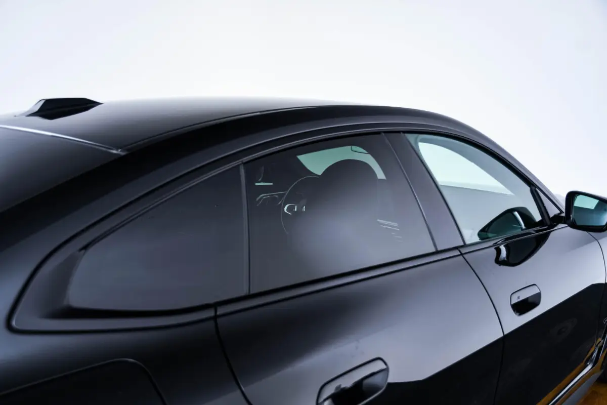 eDrive35 70 kWh M Sport - Trekhaak - Driving Assistant Professional - Harman Kardon - Parking Assistant Plus - Stuurwielrand verwarmd - Comfort Access - BMW Live Cockpit Professional -
