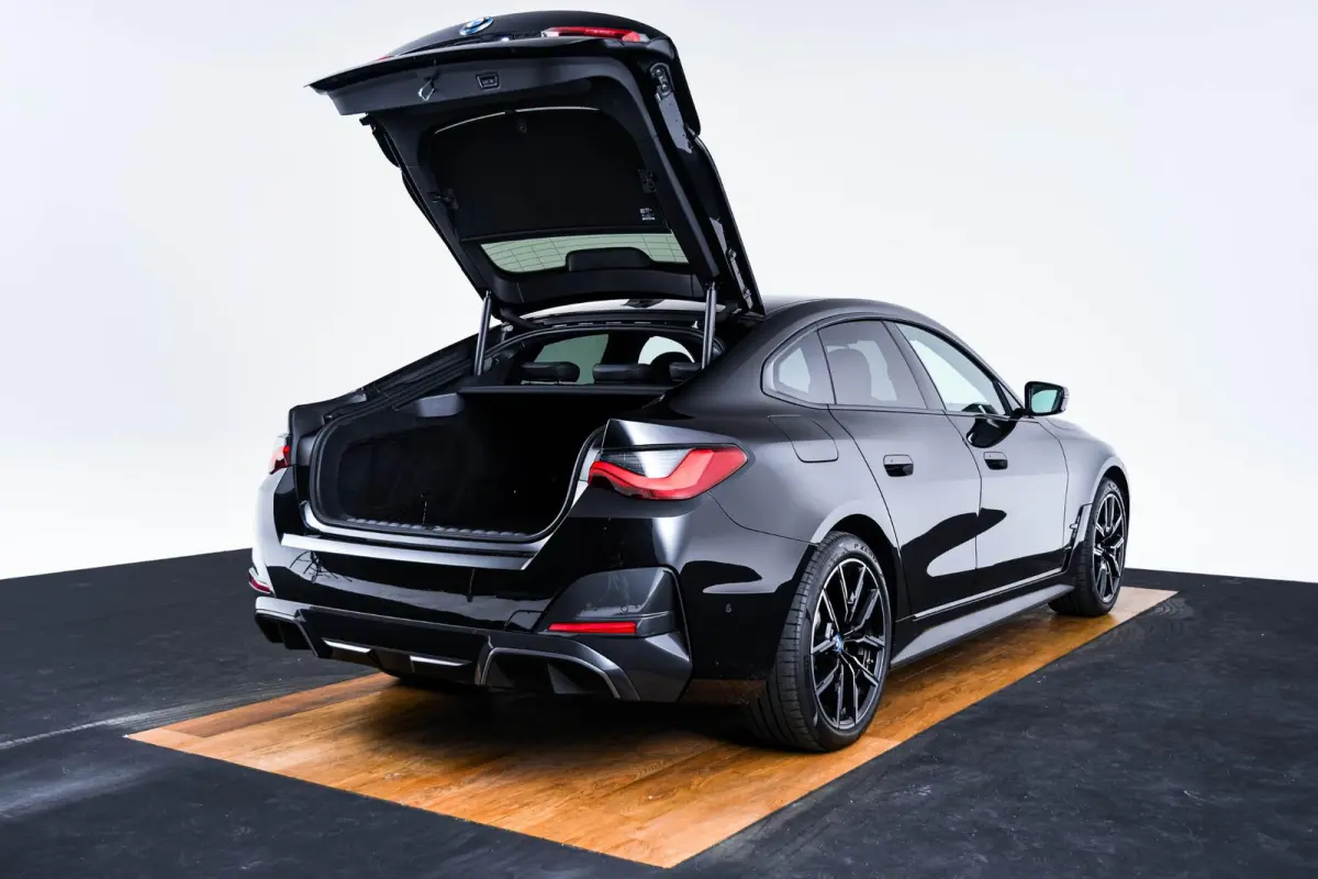 eDrive35 70 kWh M Sport - Trekhaak - Driving Assistant Professional - Harman Kardon - Parking Assistant Plus - Stuurwielrand verwarmd - Comfort Access - BMW Live Cockpit Professional -