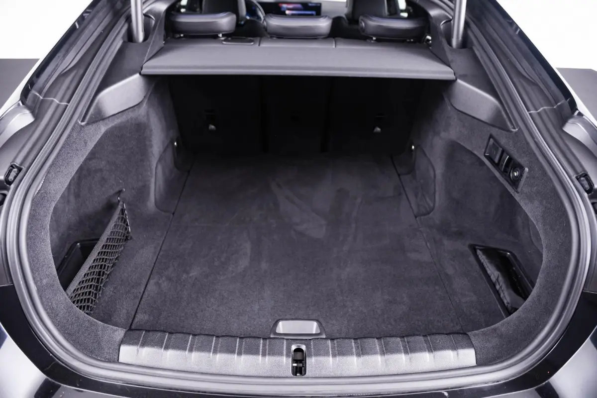 eDrive35 70 kWh M Sport - Trekhaak - Driving Assistant Professional - Harman Kardon - Parking Assistant Plus - Stuurwielrand verwarmd - Comfort Access - BMW Live Cockpit Professional -