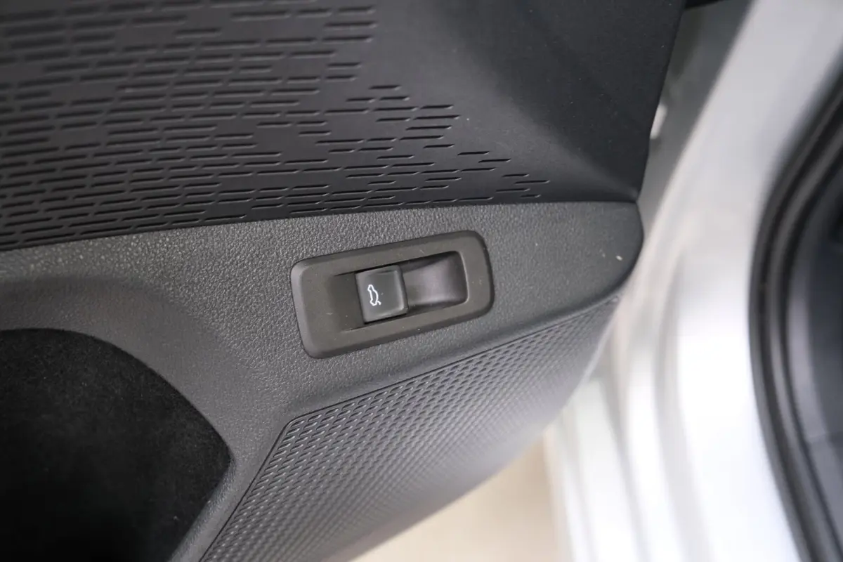 1.5 e-TSI Business Edition Automaat - Airco, Cruise, Navi, PDC, Carplay, Virtueel display, Trekhaak.