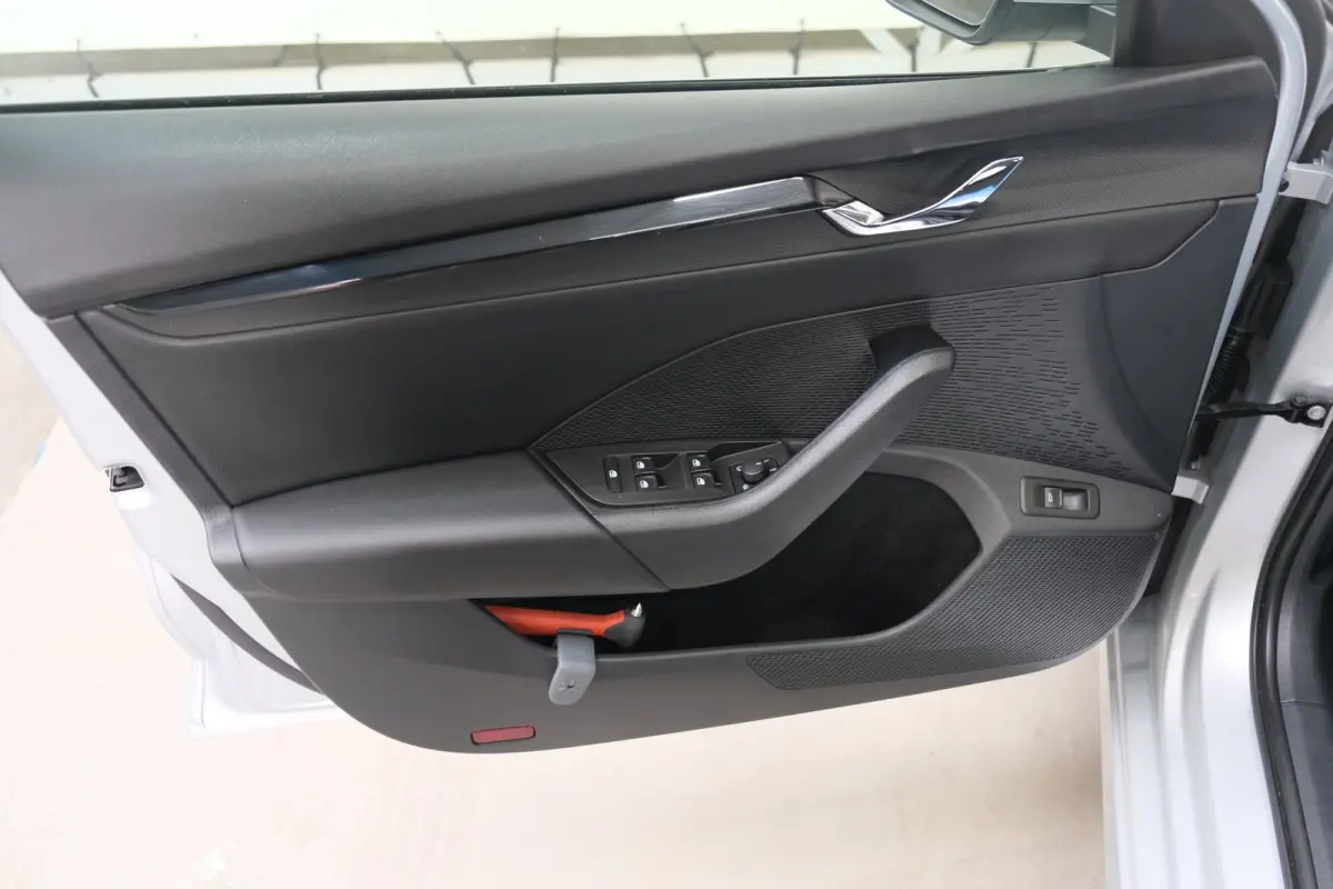 1.5 e-TSI Business Edition Automaat - Airco, Cruise, Navi, PDC, Carplay, Virtueel display, Trekhaak.