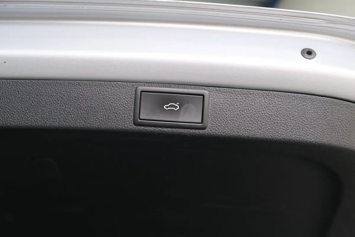 1.5 e-TSI Business Edition Automaat - Airco, Cruise, Navi, PDC, Carplay, Virtueel display, Trekhaak.