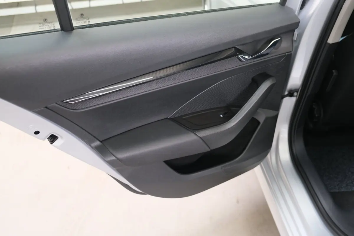 1.5 e-TSI Business Edition Automaat - Airco, Cruise, Navi, PDC, Carplay, Virtueel display, Trekhaak.