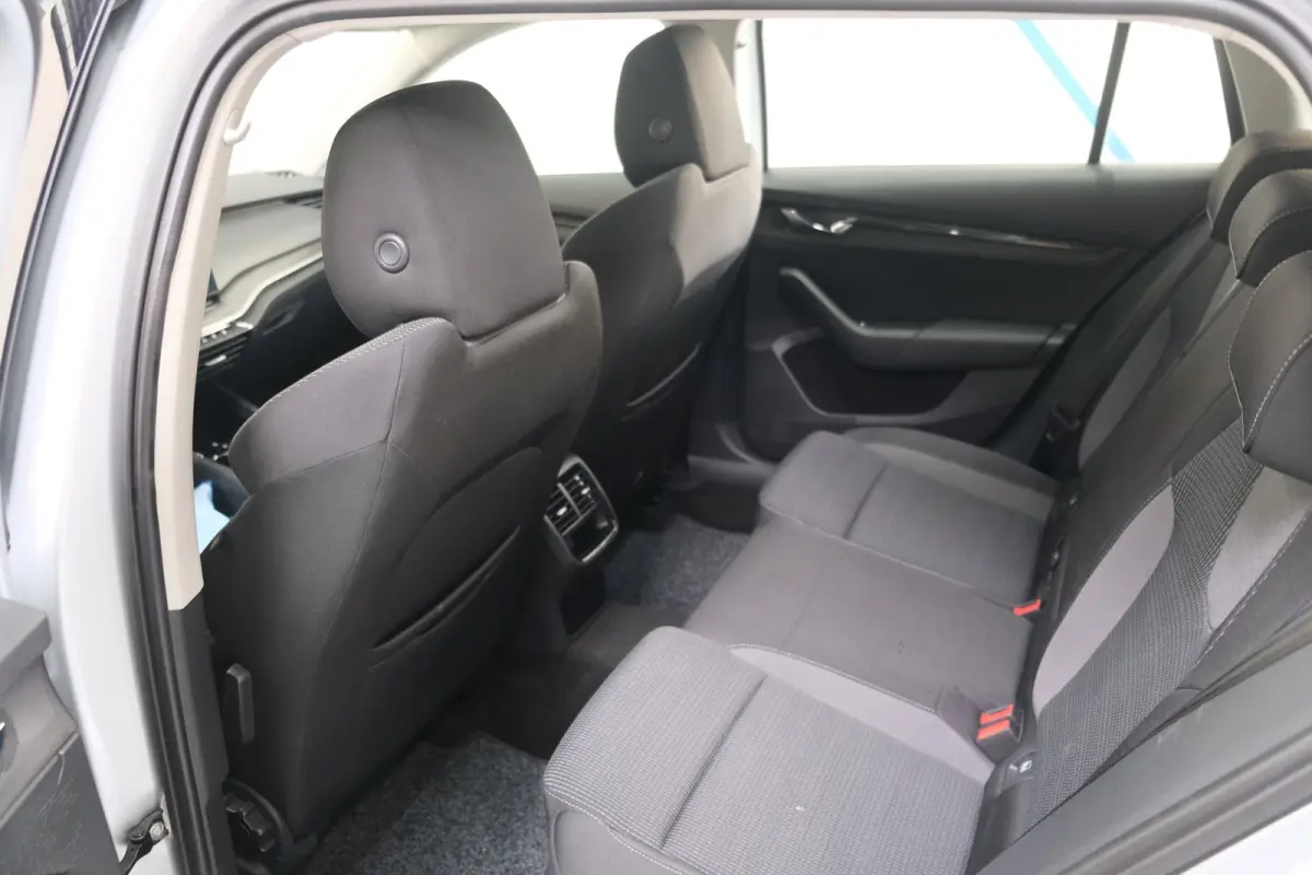 1.5 e-TSI Business Edition Automaat - Airco, Cruise, Navi, PDC, Carplay, Virtueel display, Trekhaak.