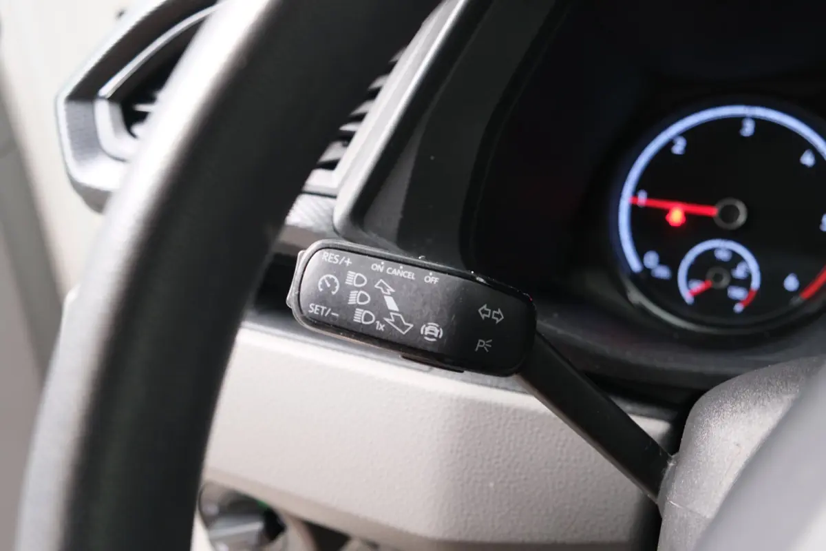2.0 TDI L1H1 26 - N.A.P. Airco, Cruise, Imperiaal, Carplay, PDC.