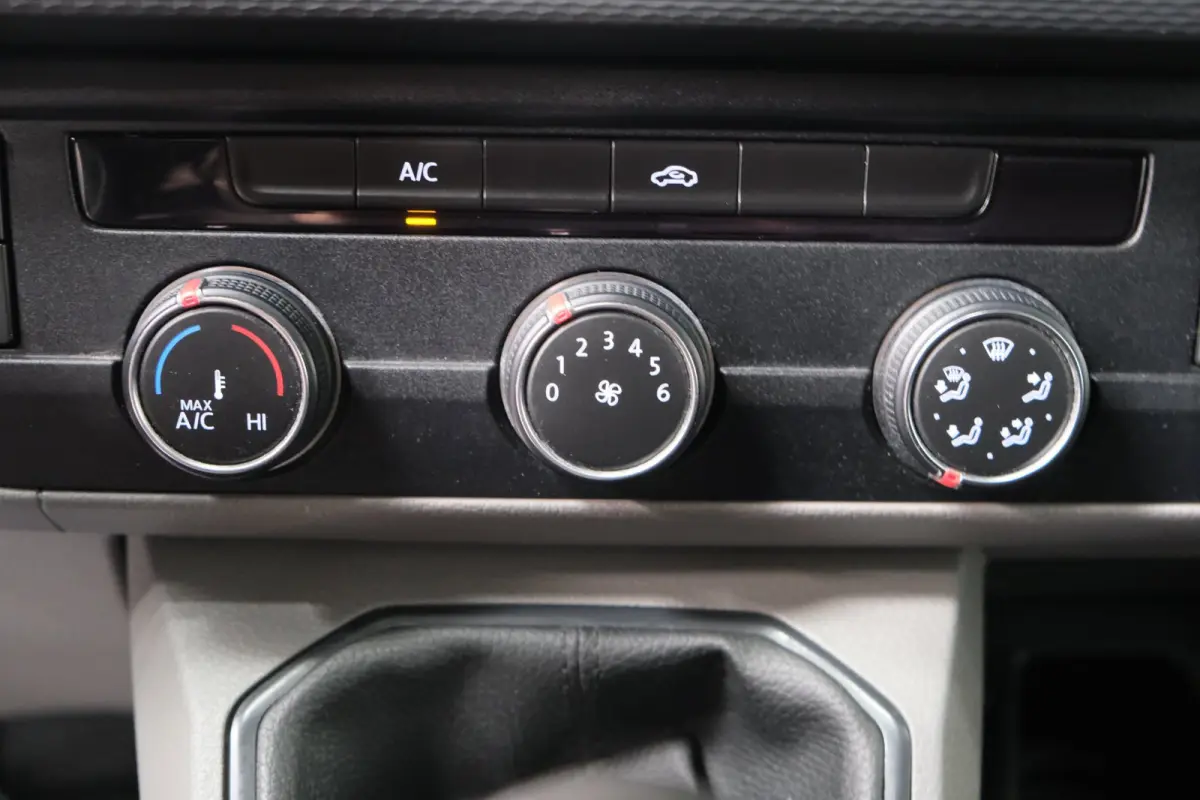 2.0 TDI L1H1 26 - N.A.P. Airco, Cruise, Imperiaal, Carplay, PDC.