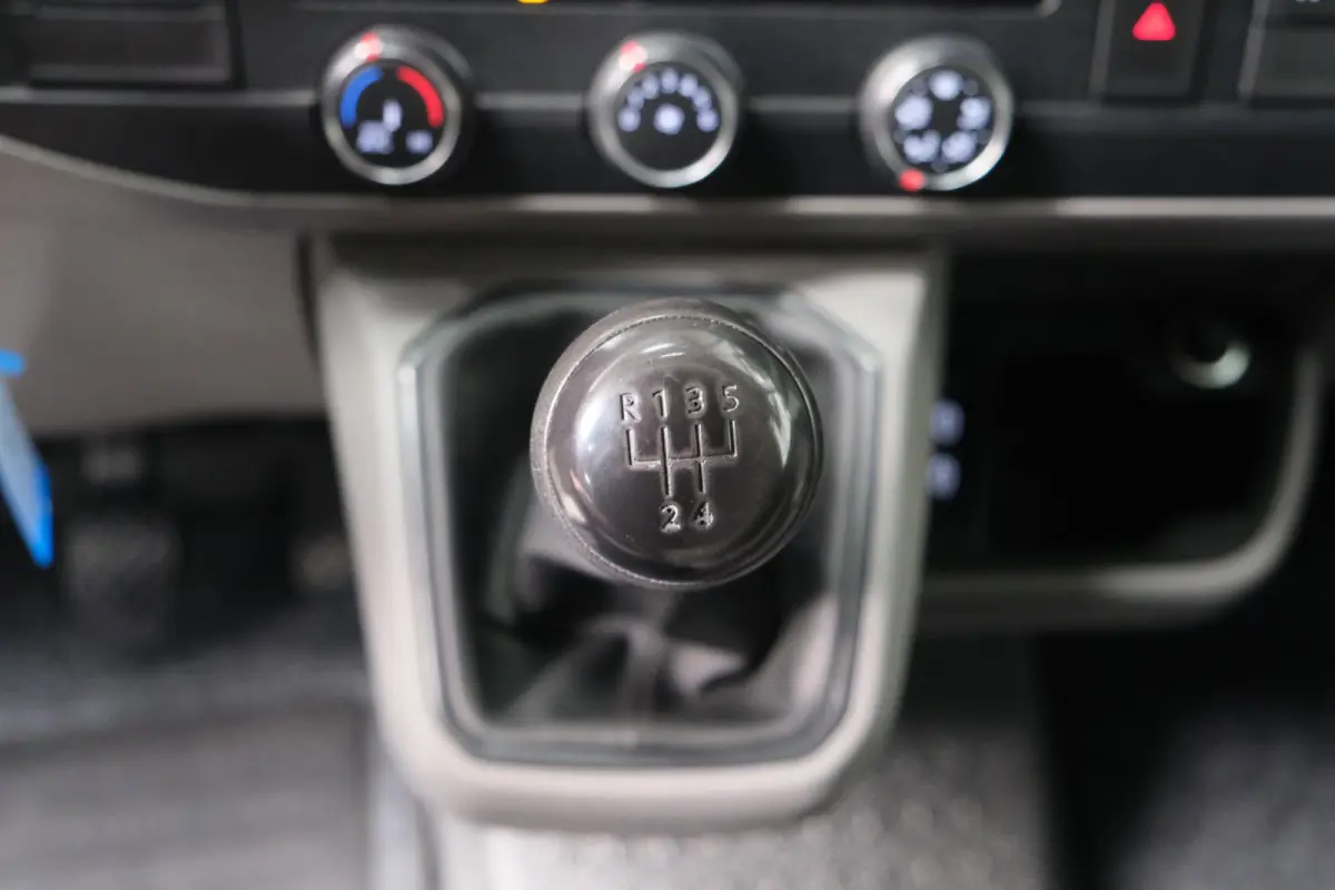 2.0 TDI L1H1 26 - N.A.P. Airco, Cruise, Imperiaal, Carplay, PDC.