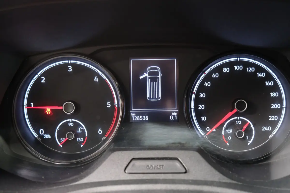 2.0 TDI L1H1 26 - N.A.P. Airco, Cruise, Imperiaal, Carplay, PDC.